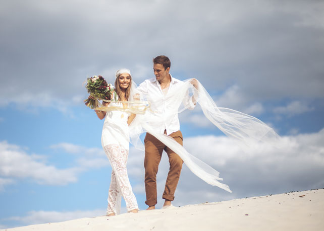 Фотопроект Art-wedding Hippy, невеста с женихом на пляже