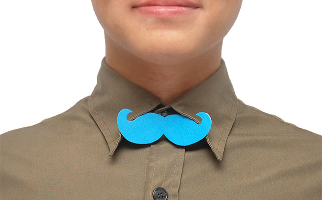 Бабочка в форме усов 