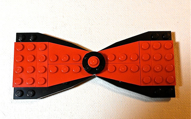 Галстук - бабочка из пластмассовых деталей Лего для жениха и друзей жениха 