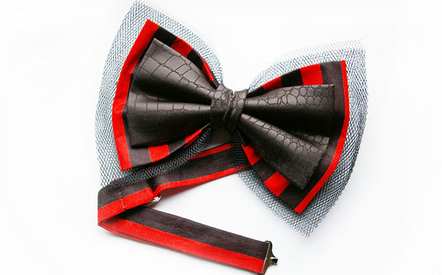 Кожаная бабочка в сочетании с материалом для жениха и друзей жениха на свадьбу 