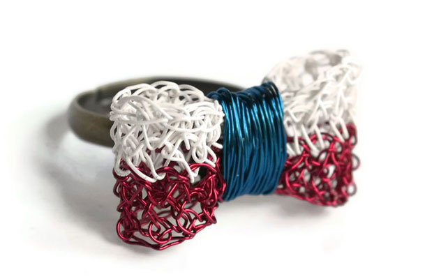 Галстук - бабочка из проволки для жениха