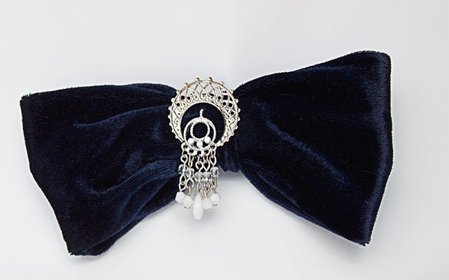 Галстук-бабочка в гламурном стиле свадьбы