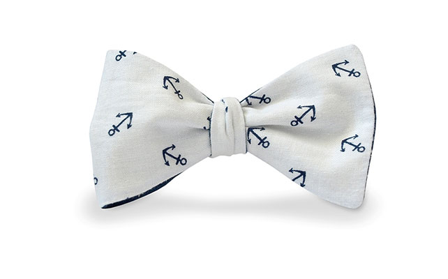 Галстук-бабочка в морском стиле свадьбы