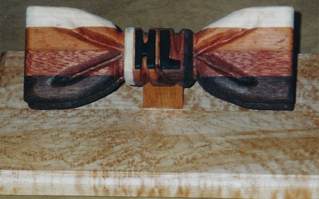 Галстук-бабочка деревянная - стильный тренд