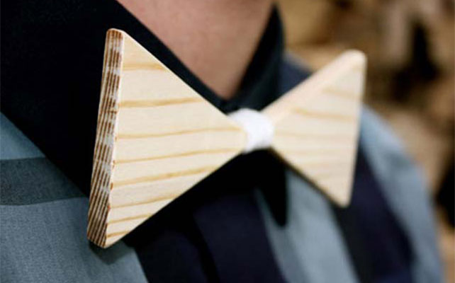 Галстук - бабочка деревянная 