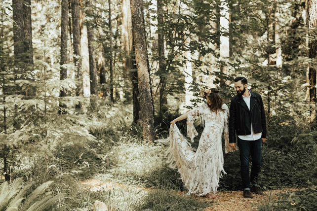 В стиле бохо: свадебные платья с бахромой 