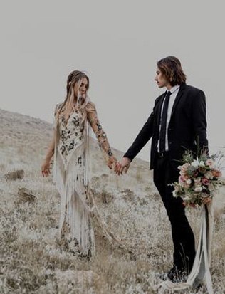 В стиле бохо: свадебные платья с бахромой 