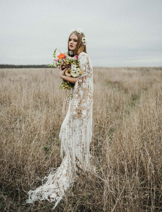 В стиле бохо: свадебные платья с бахромой 