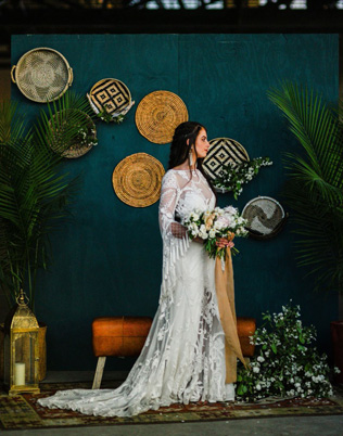 В стиле бохо: свадебные платья с бахромой 