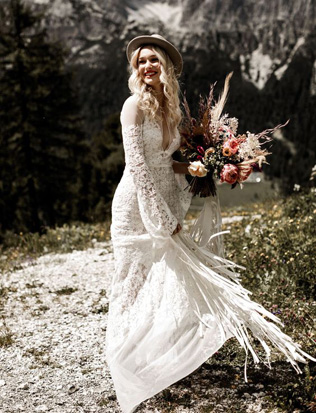 В стиле бохо: свадебные платья с бахромой 