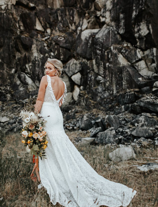 В стиле бохо: свадебные платья с бахромой 