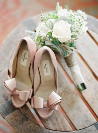 Завяжи на бантик: 40 свадебных туфелек и босоножек 