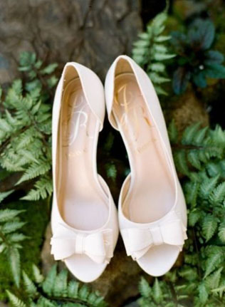 Завяжи на бантик: 40 свадебных туфелек и босоножек 