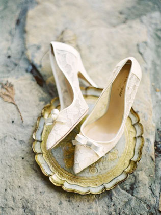 Завяжи на бантик: 40 свадебных туфелек и босоножек 