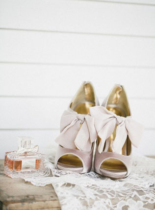Завяжи на бантик: 40 свадебных туфелек и босоножек 