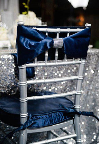 бархат в декоре свадьбы, декор стульев бархатом