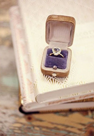 бархат в декоре свадьбы, бархатная коробочка для колец