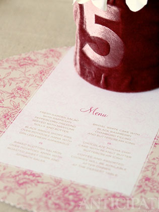 бархат в декоре свадьбы, декор номера стола