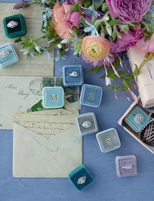 Стильные детали: бархатные коробочки для колец 