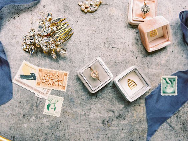 Стильные детали: бархатные коробочки для колец 