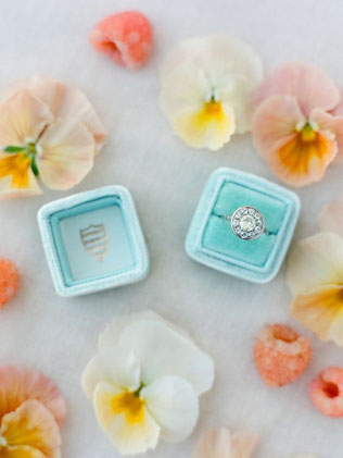 Стильные детали: бархатные коробочки для колец 