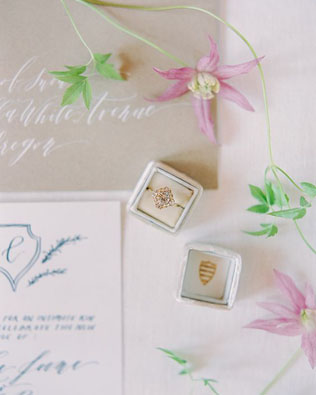 Стильные детали: бархатные коробочки для колец 