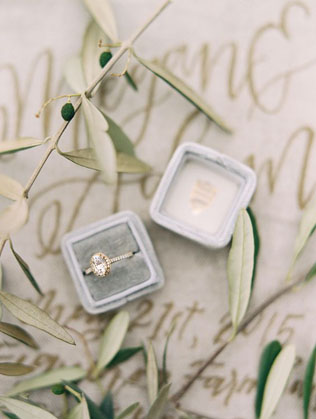 Стильные детали: бархатные коробочки для колец 