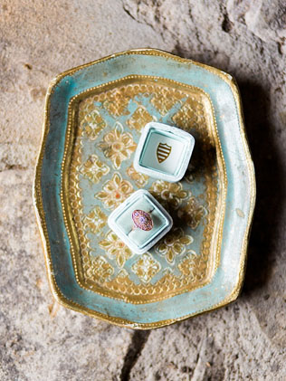 Стильные детали: бархатные коробочки для колец 