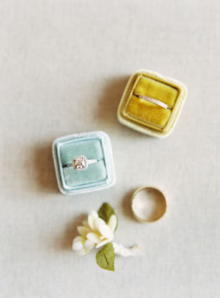 Стильные детали: бархатные коробочки для колец 