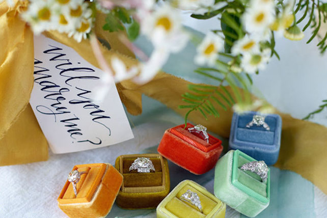 Стильные детали: бархатные коробочки для колец 