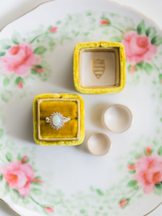 Стильные детали: бархатные коробочки для колец 