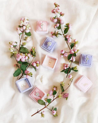 Стильные детали: бархатные коробочки для колец 