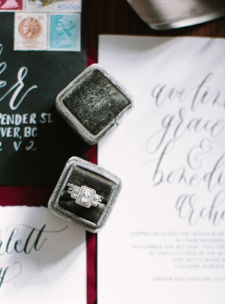 Стильные детали: бархатные коробочки для колец 