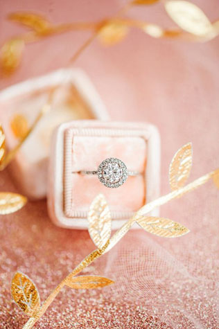 Стильные детали: бархатные коробочки для колец 