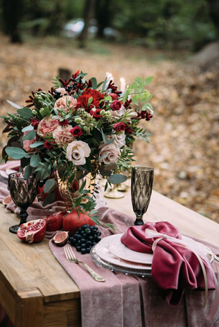 бархат в декоре свадьбы, бархатный раннер на стол
