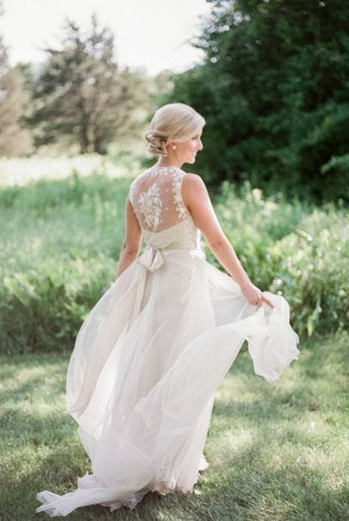 Культовые спинки свадебных платьев 