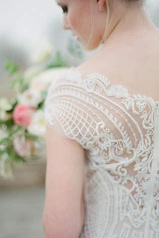 Культовые спинки свадебных платьев 