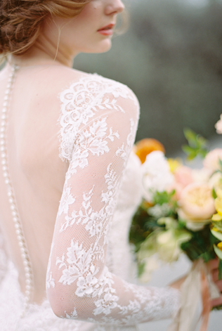 Культовые спинки свадебных платьев 