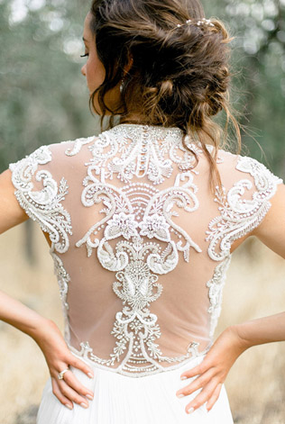 Культовые спинки свадебных платьев 