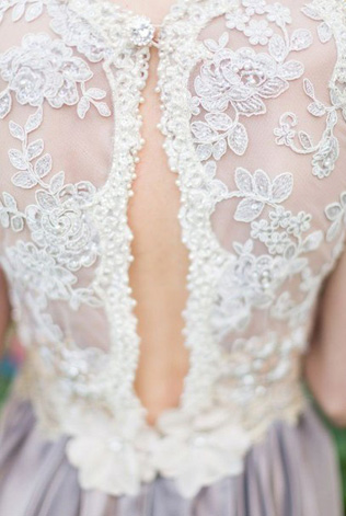 Культовые спинки свадебных платьев 