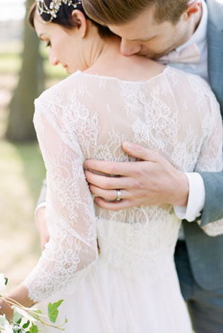 Культовые спинки свадебных платьев 