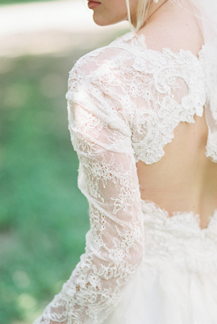 Культовые спинки свадебных платьев 