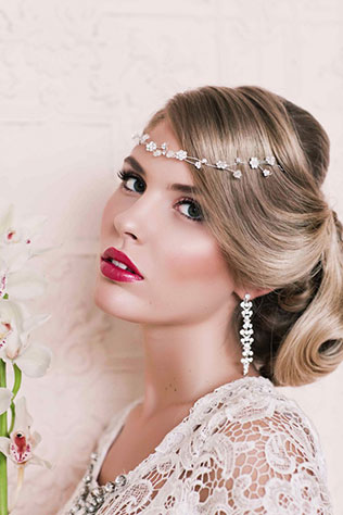 бижутерия невесты, серьги и трессуар в гламурном стиле