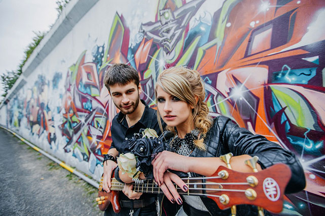 Фотопроект Blogger Bride, жених и невеста, рок, электрогитара, граффити