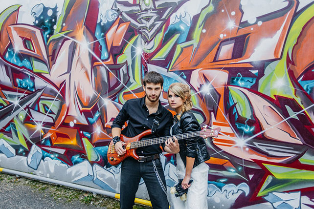 Фотопроект Blogger Bride, жених и невеста, электрогитара, граффити