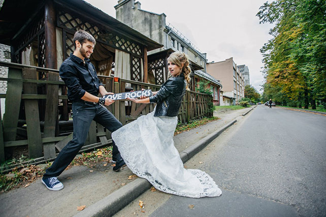 Фотопроект Blogger Bride, жених и невеста, фото с надписью, улица