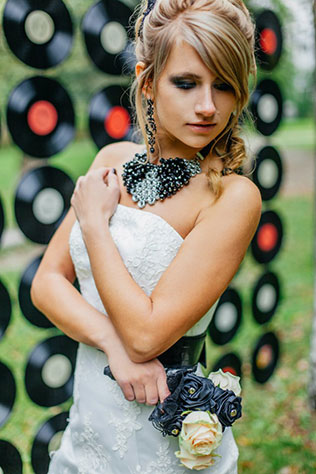 Фотопроект Blogger Bride, образ невесты, пластинки в декоре
