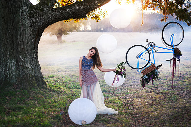 Фотопроект Blogger Bride, фотосессия в воздушном стиле, велосипед, невеста, шары