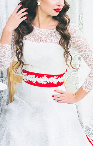 Фотопроект Blogger Bride, в образе белоснежки, платье невесты, красный пояс