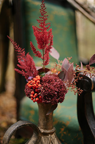 Фотопроект Blogger Bride, стиль бохо, в лесу, букет, рябина